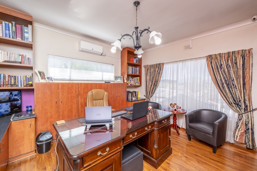 8 Bedroom Property for Sale in Brackenfell South Western Cape